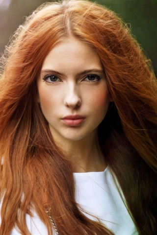 Sfondi Beautiful Redhead Girl 320x480