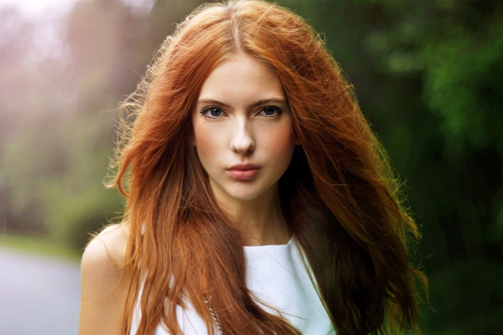 Fondo de pantalla Beautiful Redhead Girl