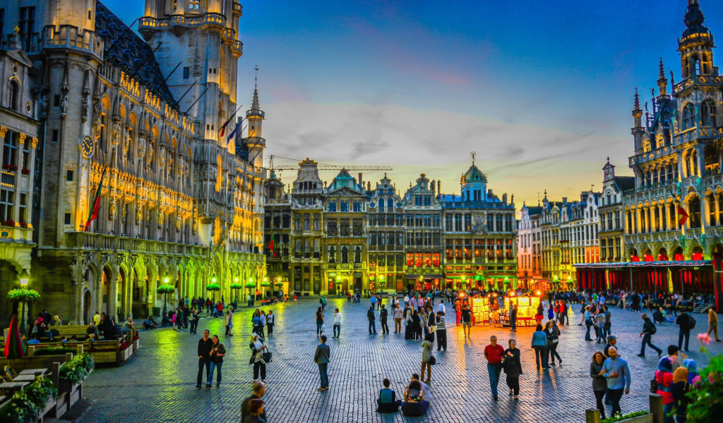 Grand place by night in Brussels wallpaper 1024x600