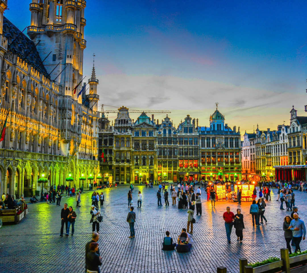 Das Grand place by night in Brussels Wallpaper 1080x960