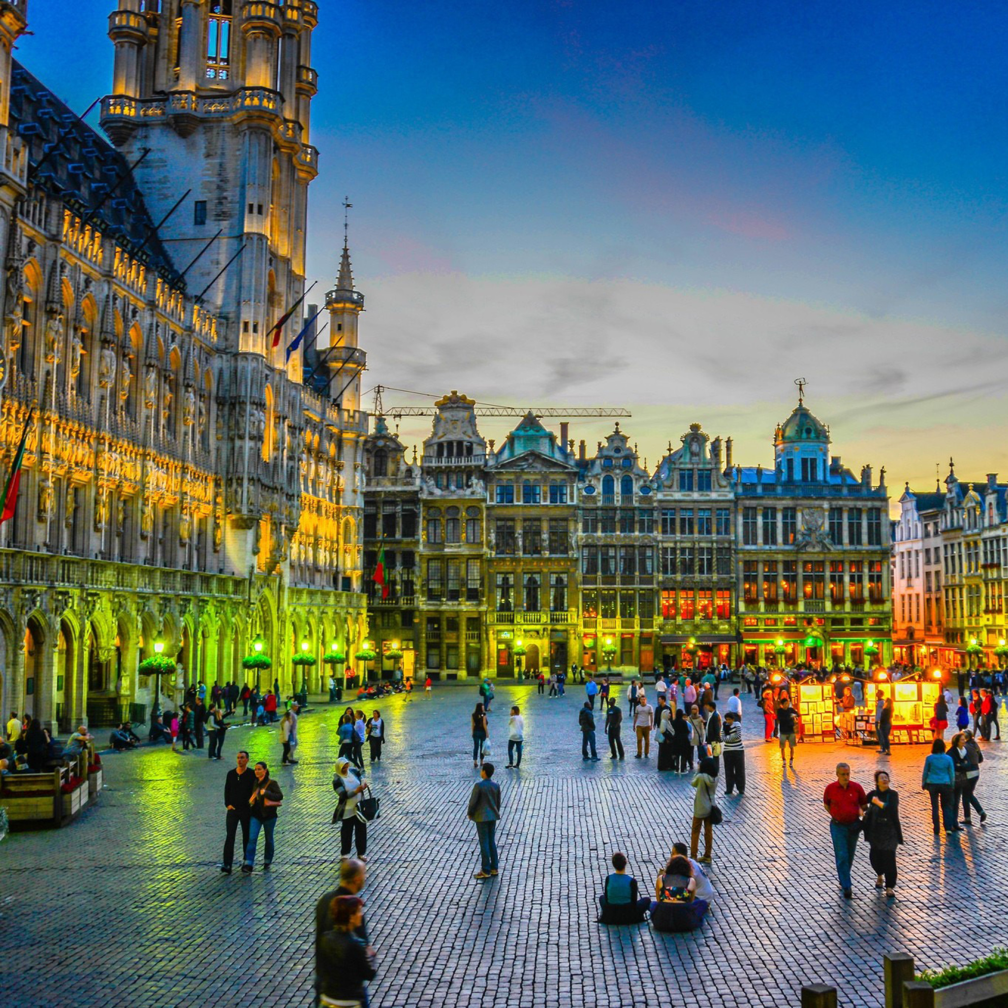 Fondo de pantalla Grand place by night in Brussels 2048x2048