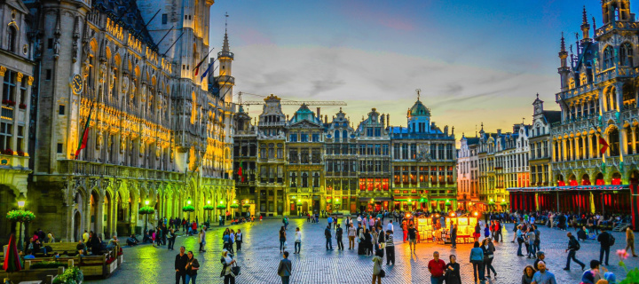 Screenshot №1 pro téma Grand place by night in Brussels 720x320