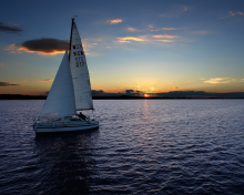 Sfondi Sailboat At Sunset 220x176