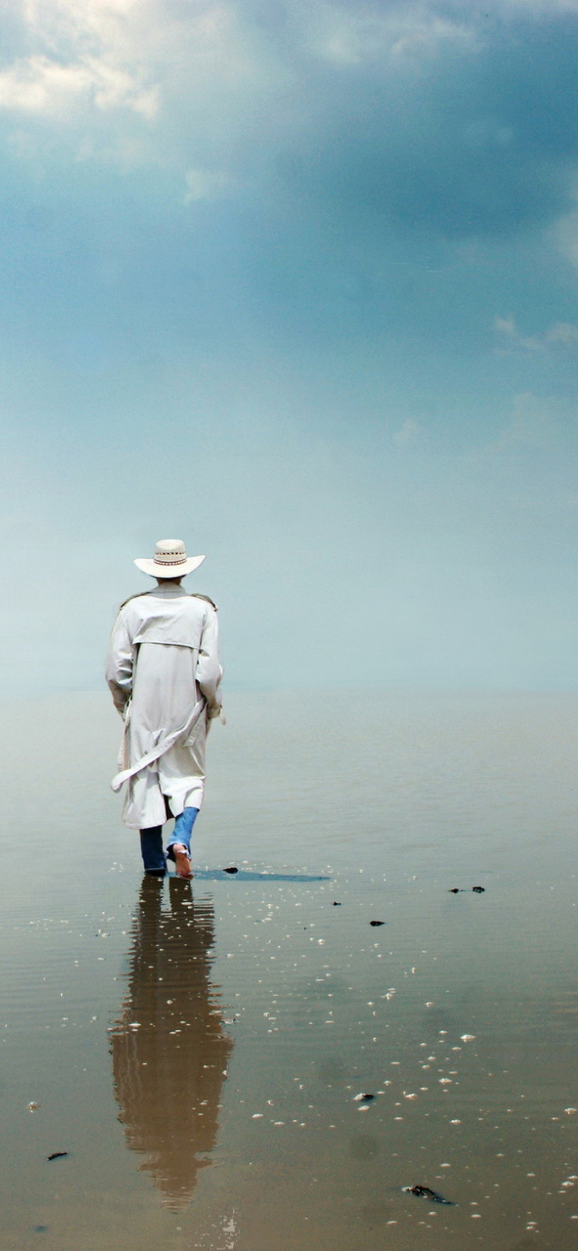 Das Man In White Hat Walking On Water Wallpaper 1170x2532