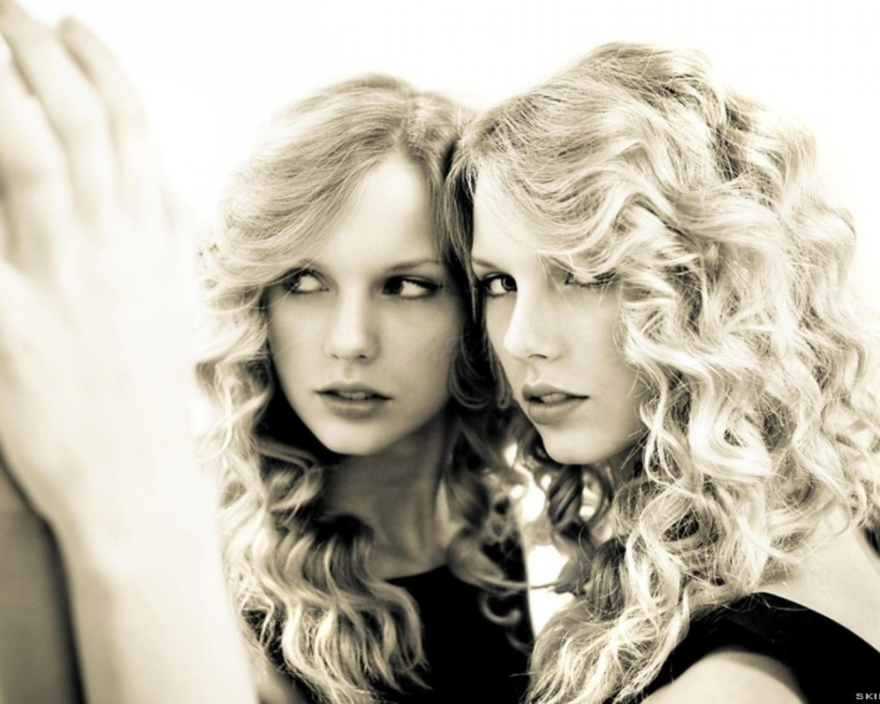 Taylor Swift Black And White wallpaper 1280x1024