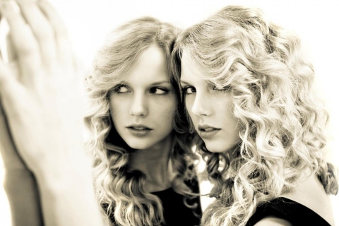 Taylor Swift Black And White screenshot #1 480x320