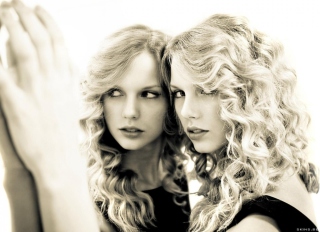 Taylor Swift Black And White Picture for Android, iPhone and iPad