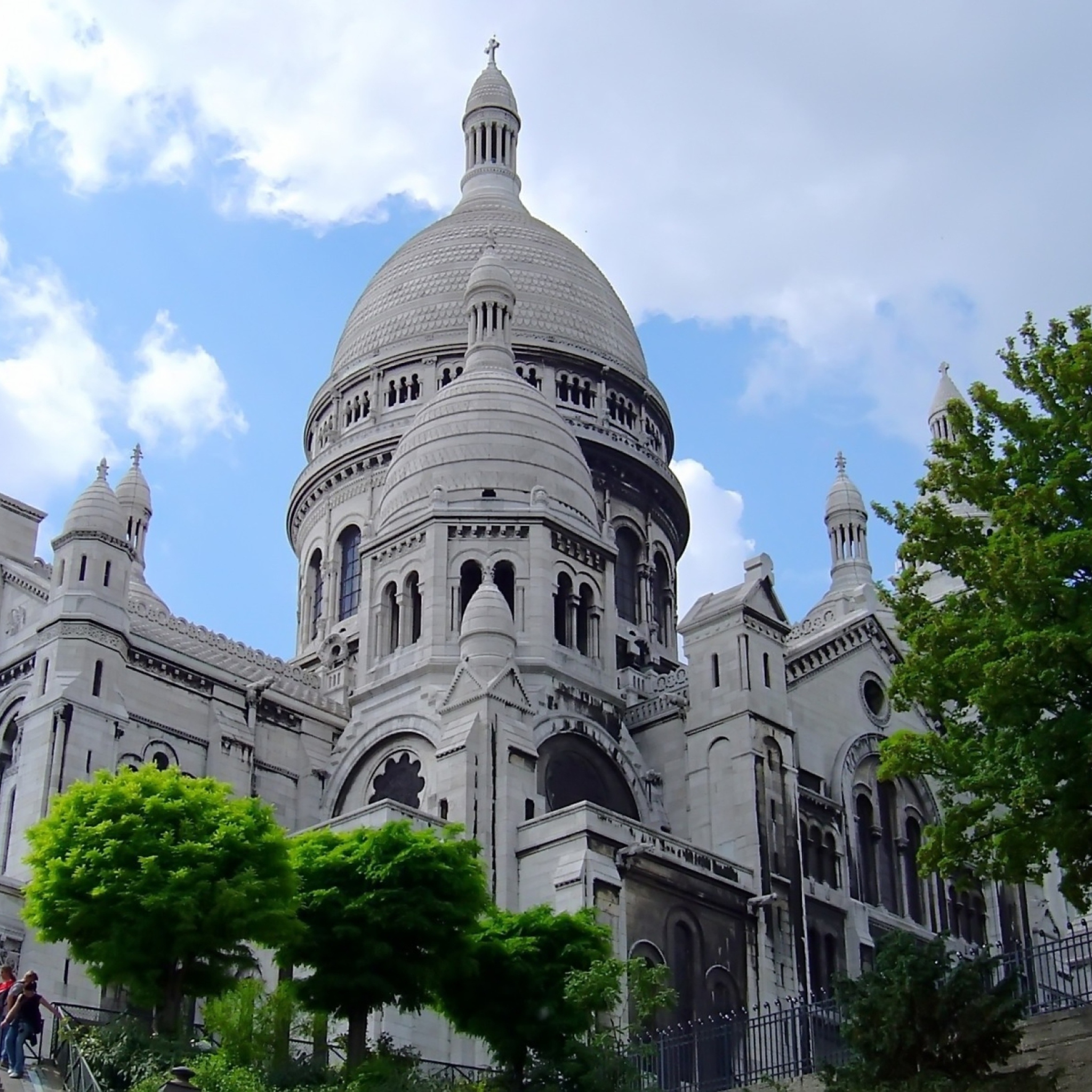 Montmartre - Sacre Coeur wallpaper 2048x2048