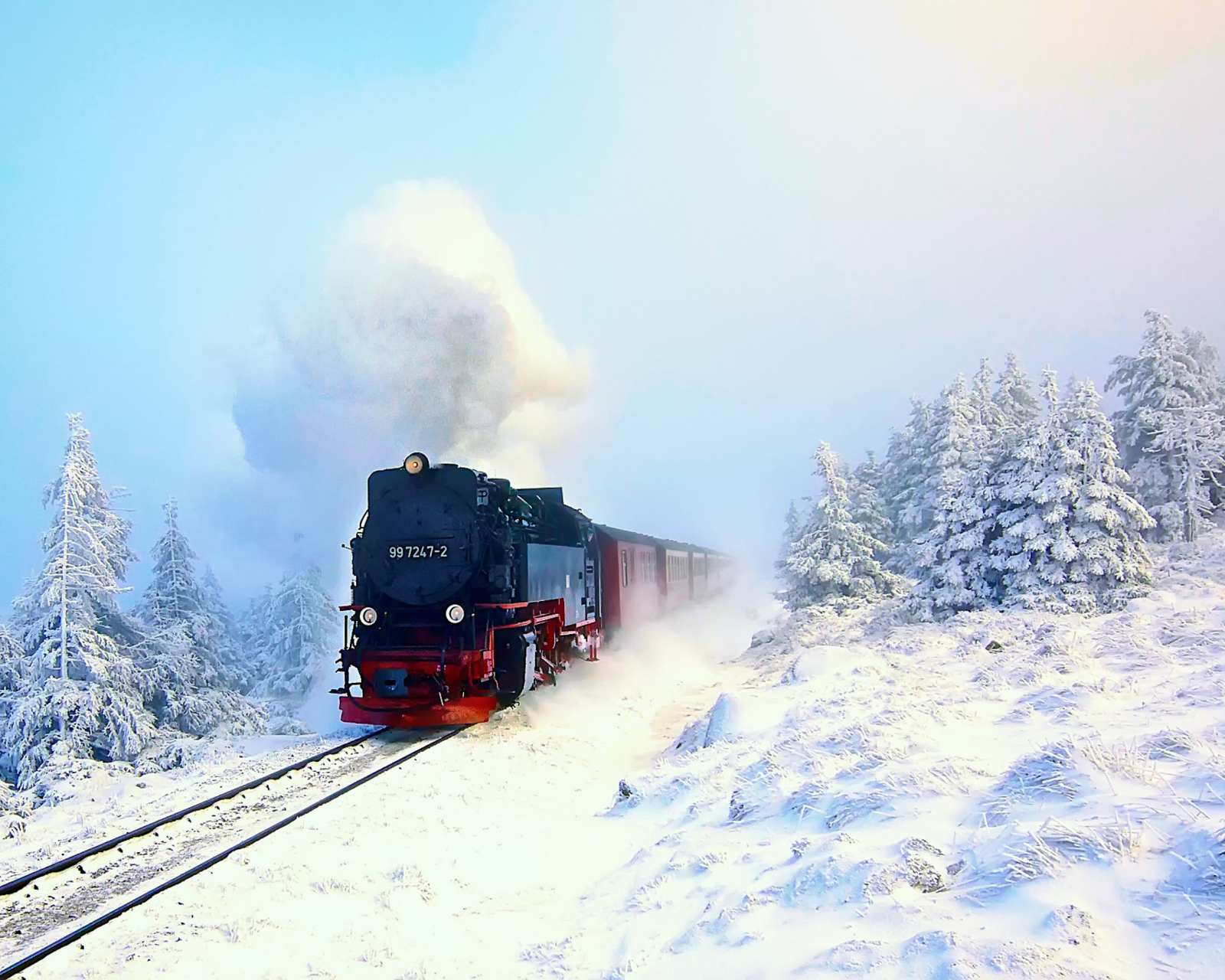 Обои Winter Train Ride 1600x1280