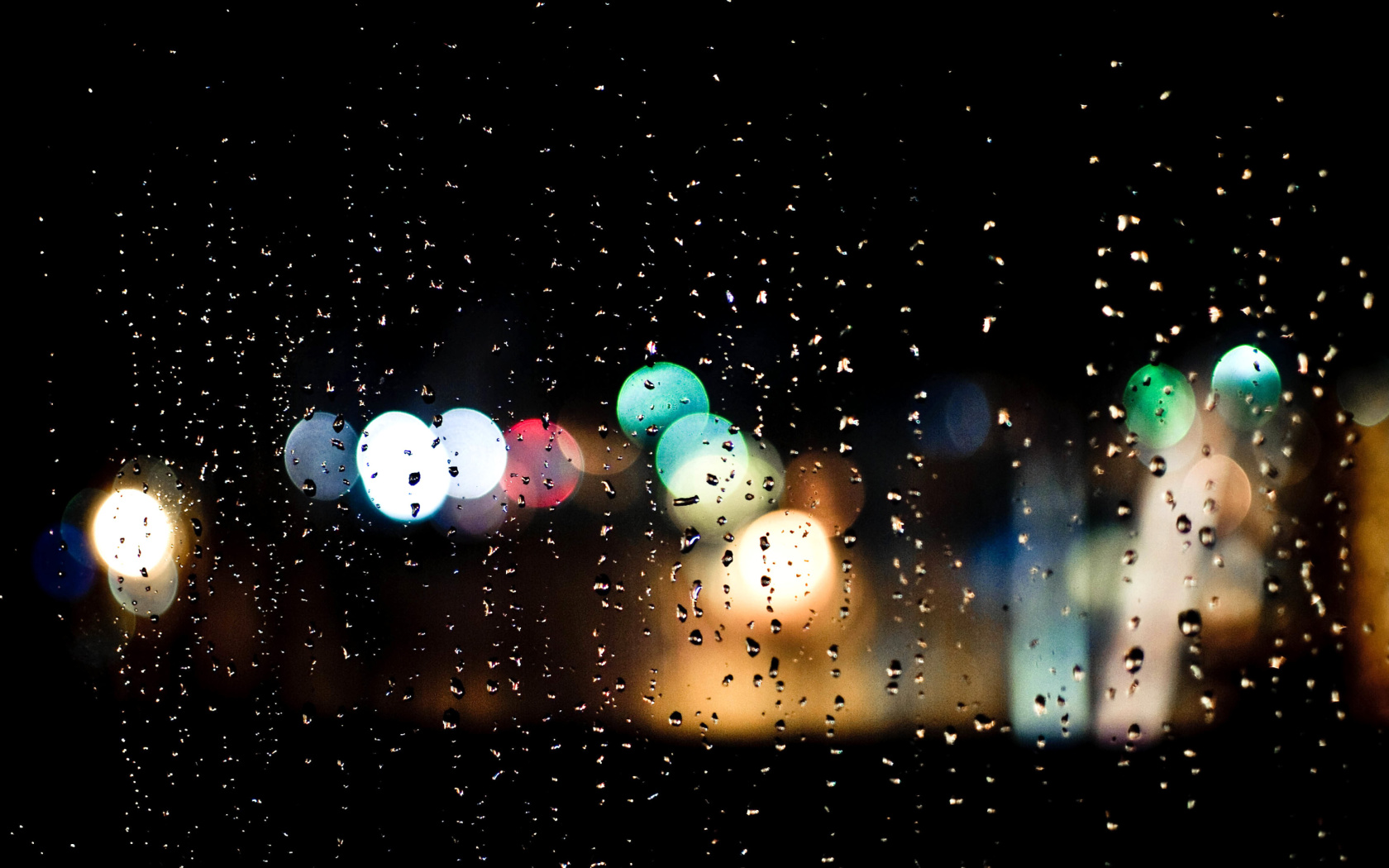 Das Raindrops on Window Bokeh Photo Wallpaper 1680x1050