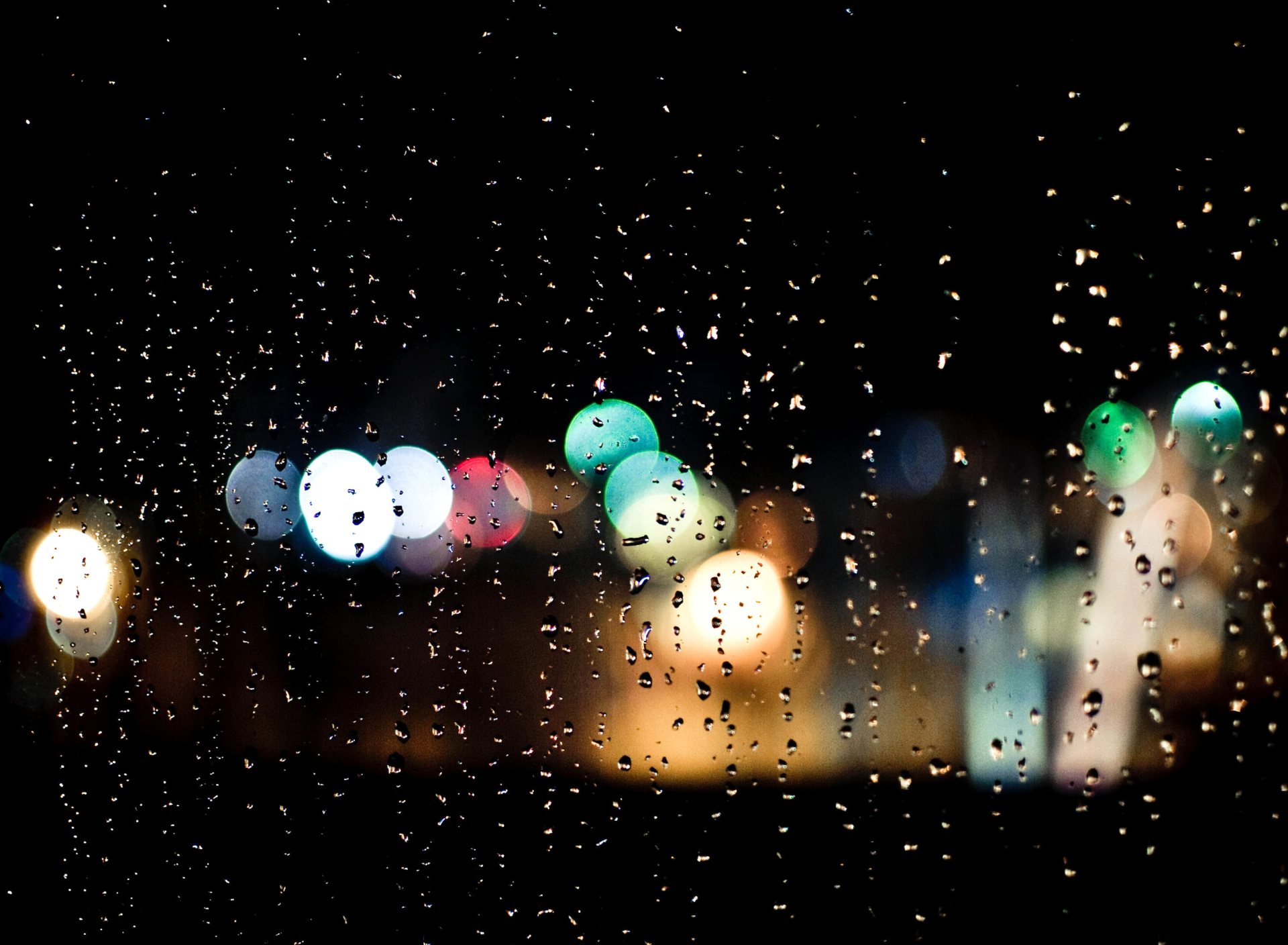 Fondo de pantalla Raindrops on Window Bokeh Photo 1920x1408