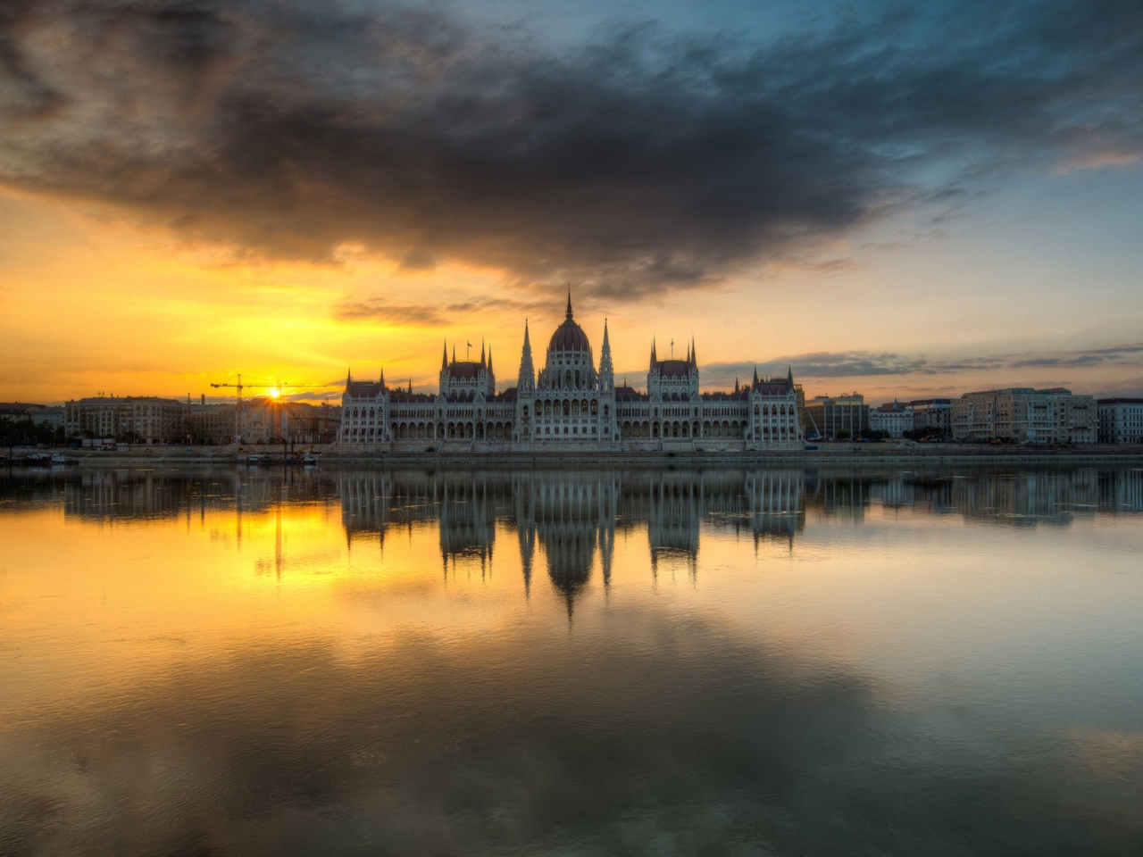 Das Budapest At Sunrise Wallpaper 1280x960