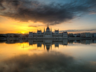 Das Budapest At Sunrise Wallpaper 320x240