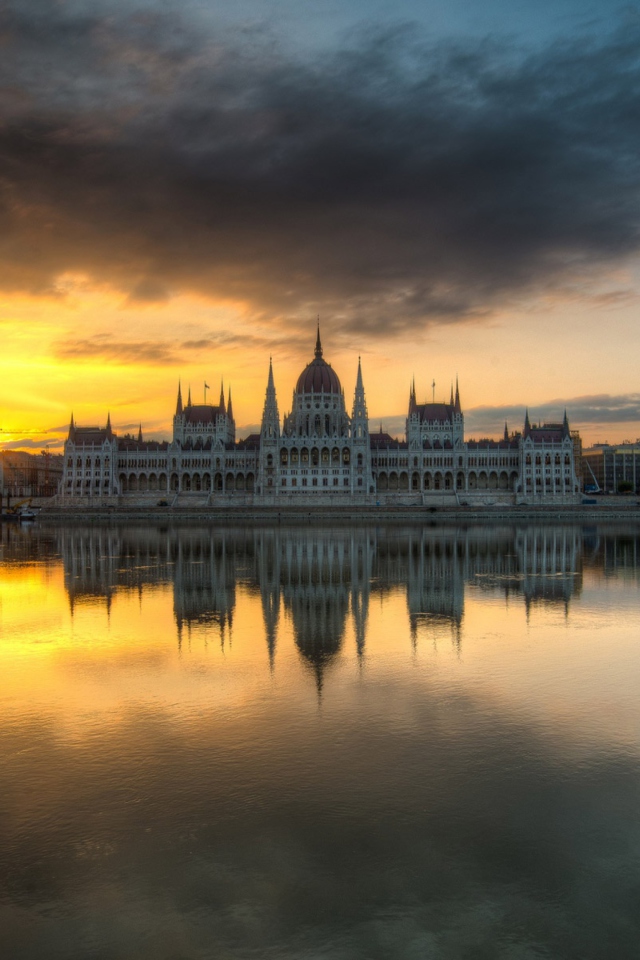 Budapest At Sunrise wallpaper 640x960