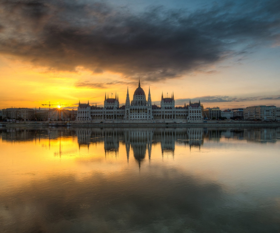 Budapest At Sunrise screenshot #1 960x800