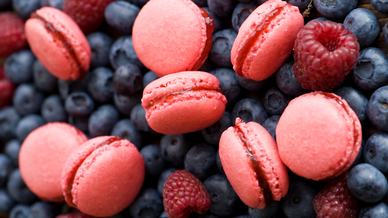 Sfondi Berries Macaron 1280x720