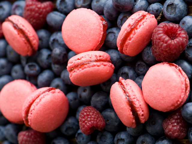 Berries Macaron wallpaper 640x480