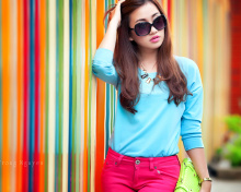 Nice girl in summer sunglasses wallpaper 220x176
