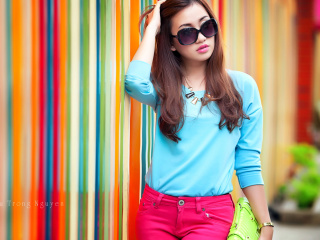 Nice girl in summer sunglasses wallpaper 320x240