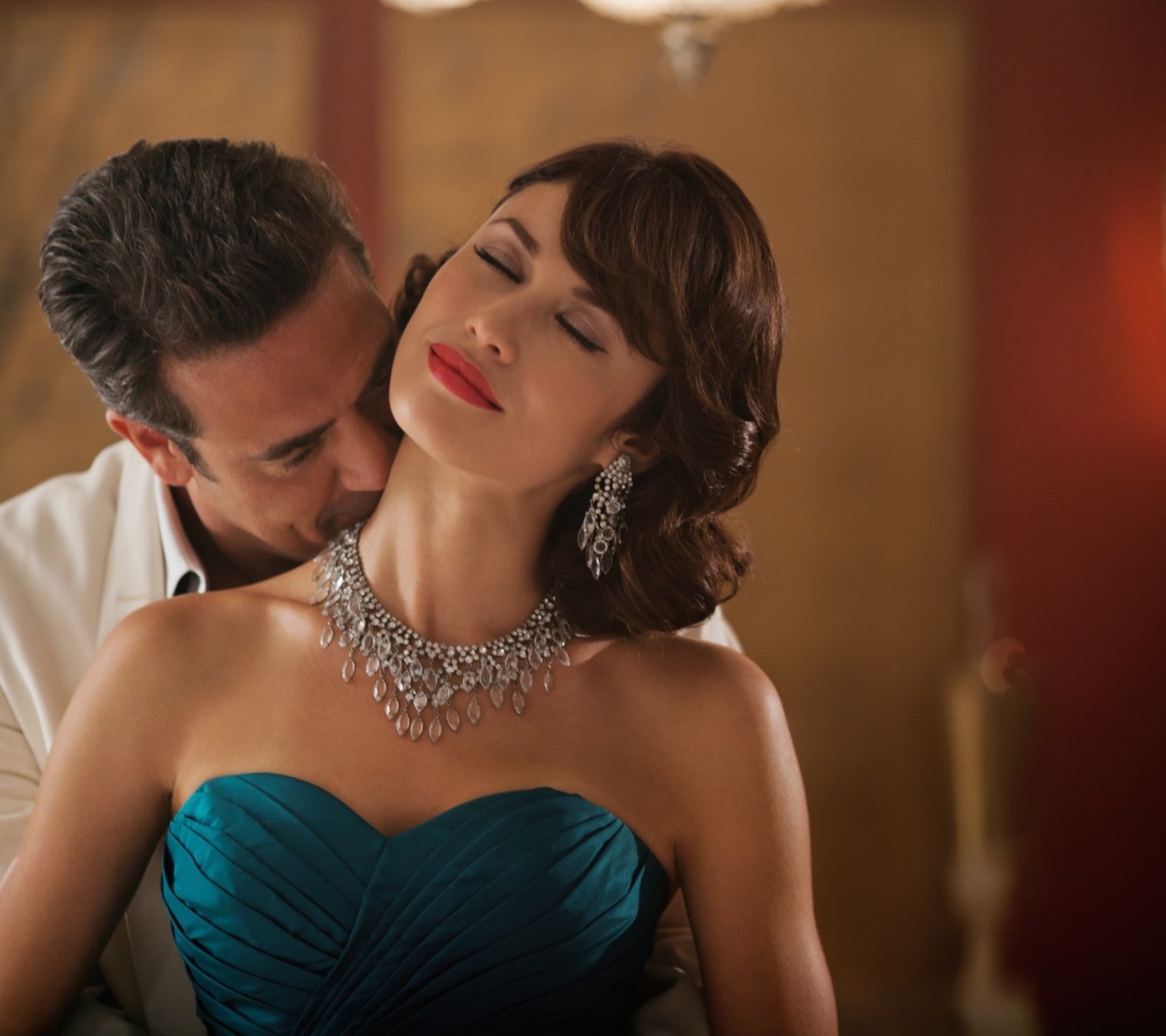 Screenshot №1 pro téma Olga Kurylenko as Vera Evans in Magic City 1440x1280