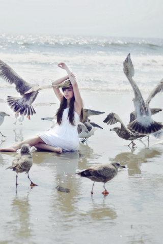 Sfondi Girl And Birds At Sea Coast 320x480
