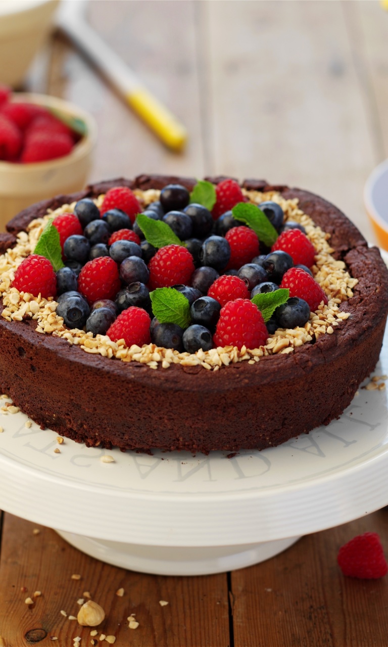 Обои Berries Cake 768x1280