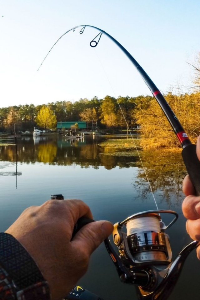 Fondo de pantalla Fishing in autumn 640x960