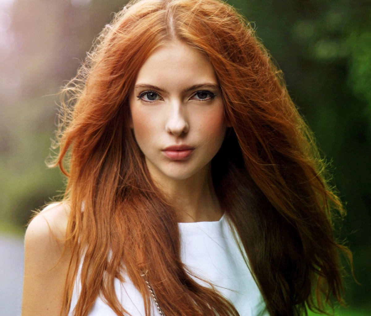 Обои Beautiful Redhead Girl 1200x1024