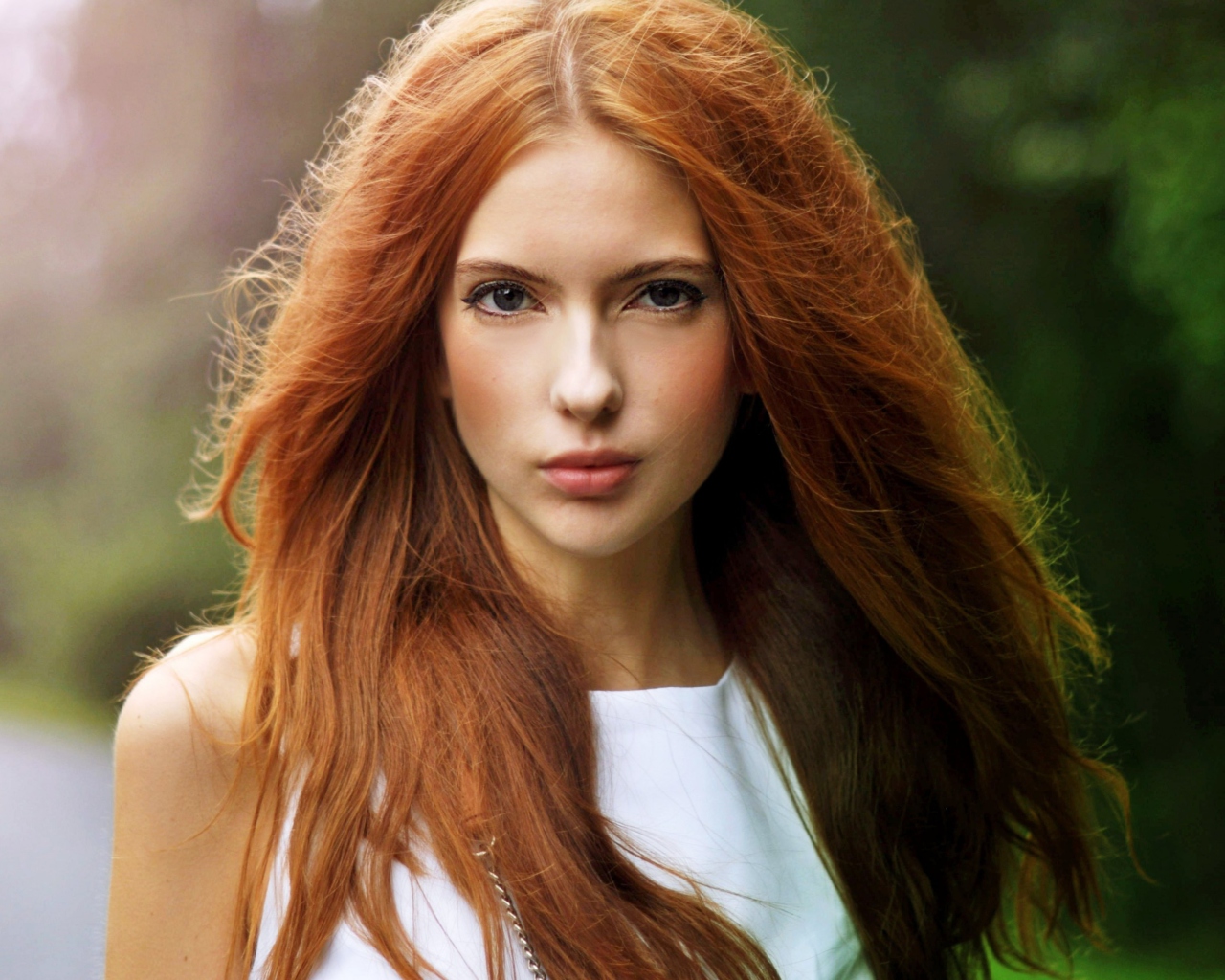 Обои Beautiful Redhead Girl 1280x1024