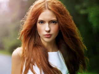 Обои Beautiful Redhead Girl 320x240