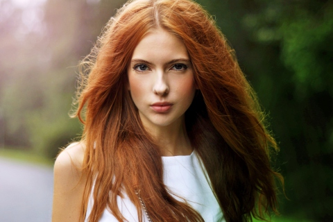 Обои Beautiful Redhead Girl 480x320