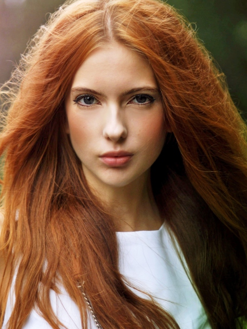 Fondo de pantalla Beautiful Redhead Girl 480x640