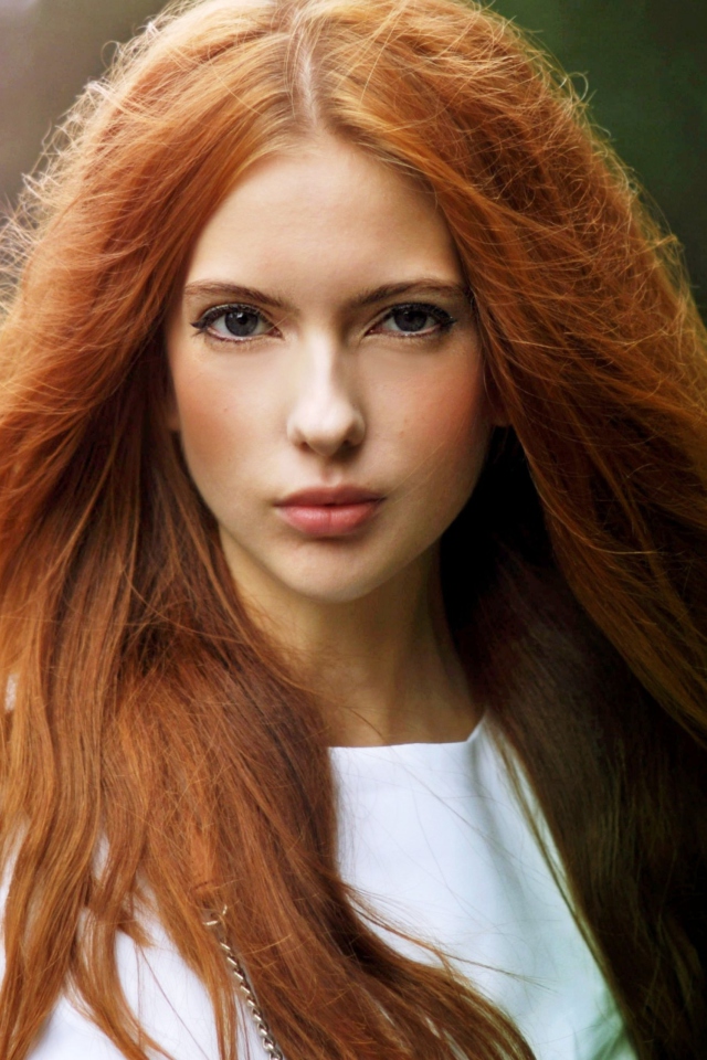 Screenshot №1 pro téma Beautiful Redhead Girl 640x960