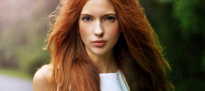Sfondi Beautiful Redhead Girl 720x320