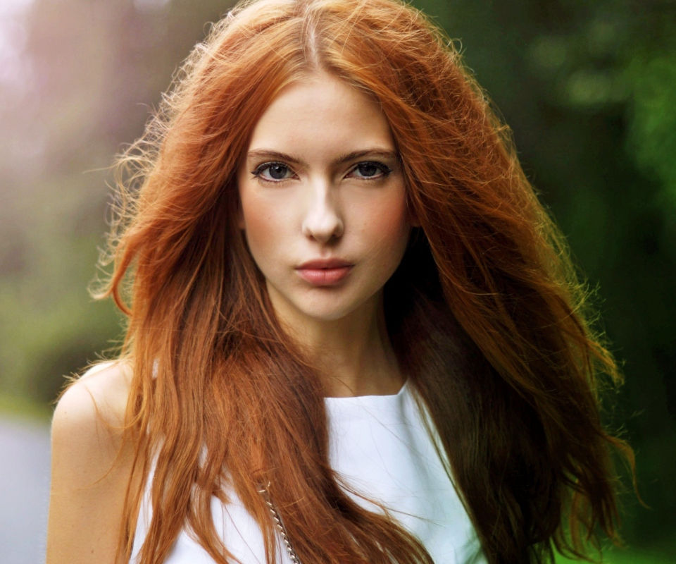 Beautiful Redhead Girl screenshot #1 960x800