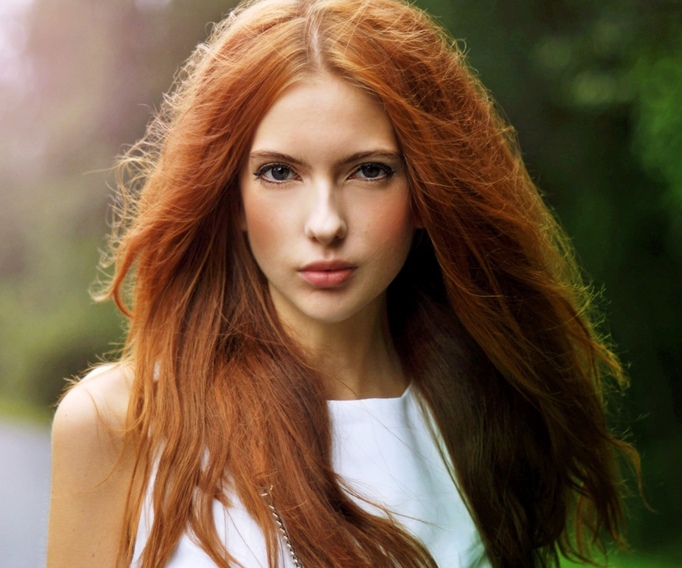 Screenshot №1 pro téma Beautiful Redhead Girl 960x800