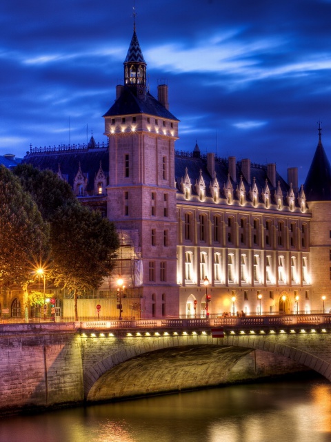 La Conciergerie Paris Palace wallpaper 480x640