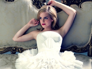 Beauty Of Emma Watson wallpaper 320x240