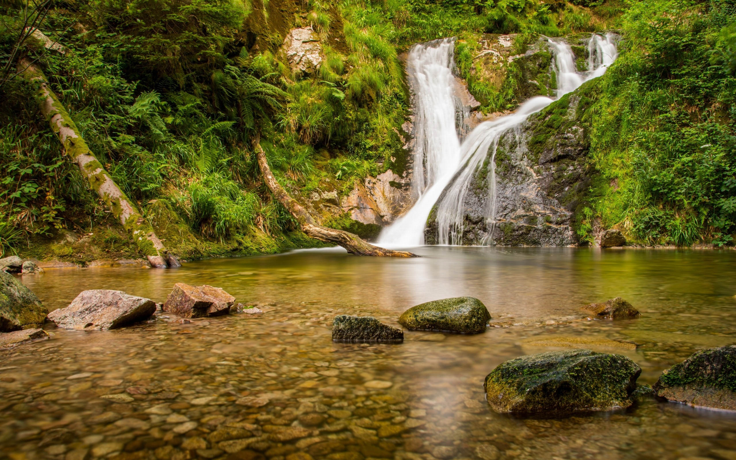 Обои Waterfall in Spain 2560x1600