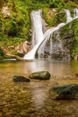Fondo de pantalla Waterfall in Spain 320x480
