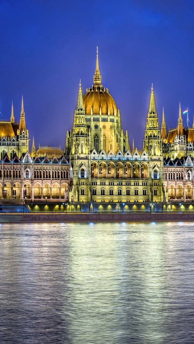 Das Budapest Parliament Wallpaper 640x1136