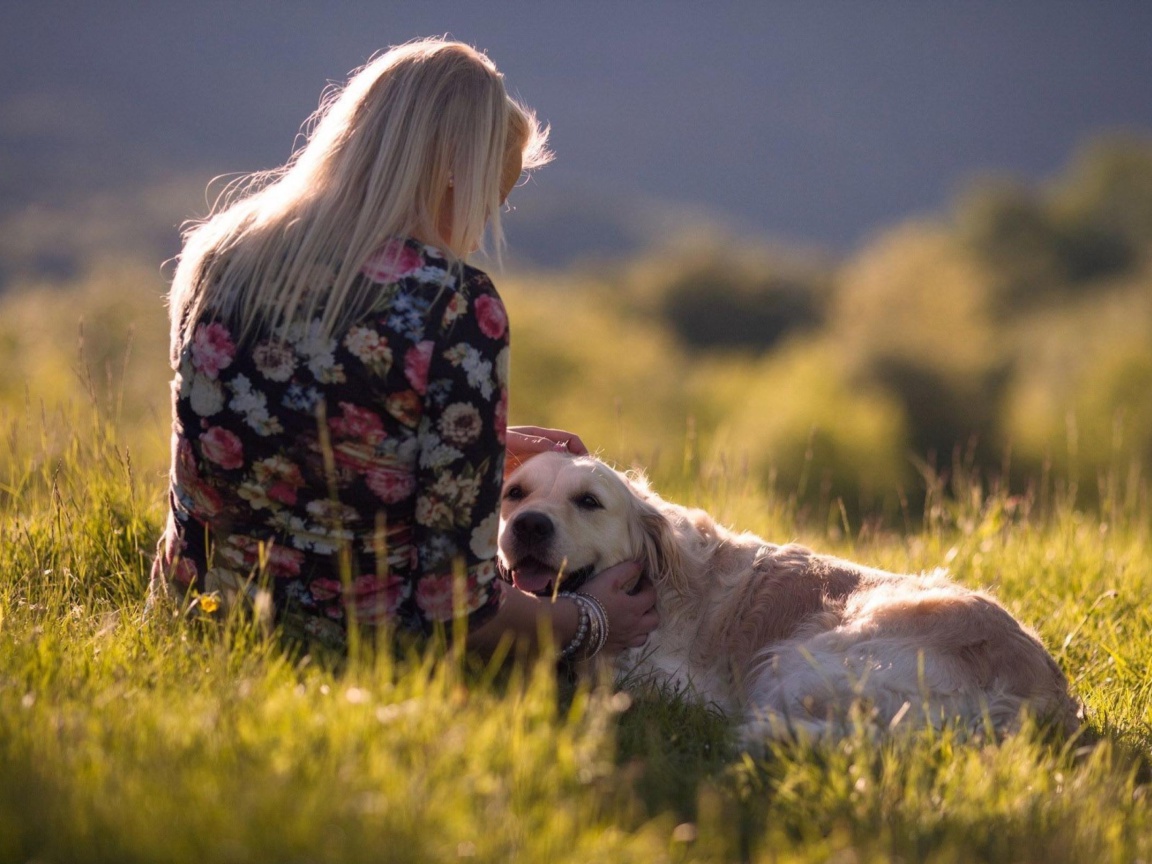 Girl with Retriever Dog wallpaper 1152x864