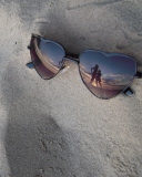 Обои Sunglasses On Sand 128x160
