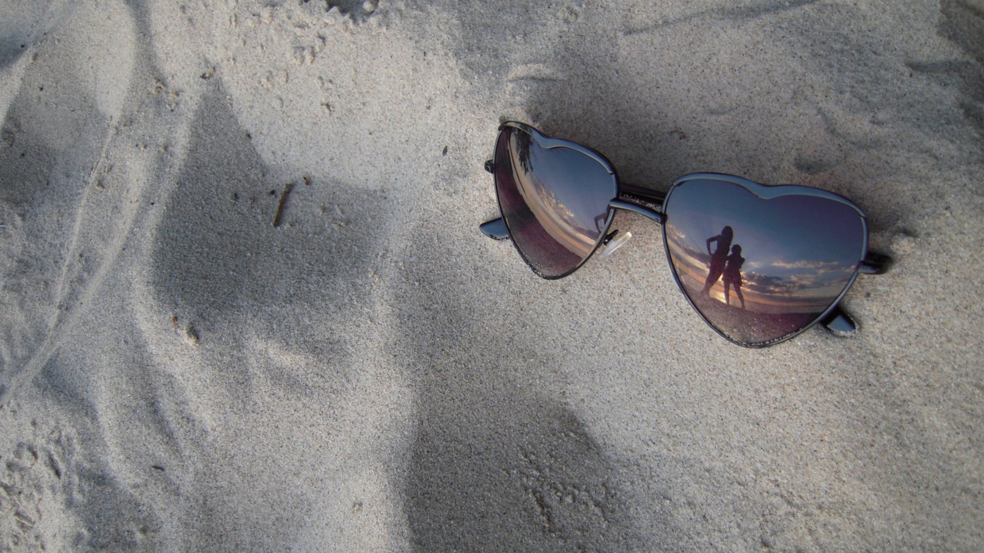 Sunglasses On Sand wallpaper 1920x1080