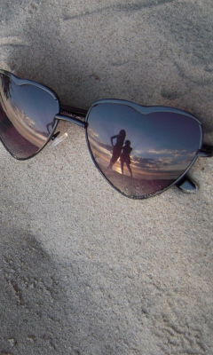 Fondo de pantalla Sunglasses On Sand 240x400