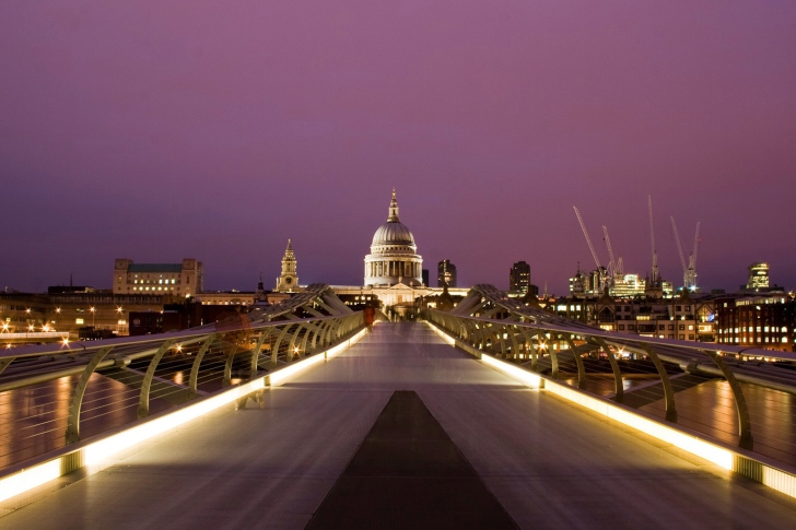 Sfondi Millennium Bridge In Londonl