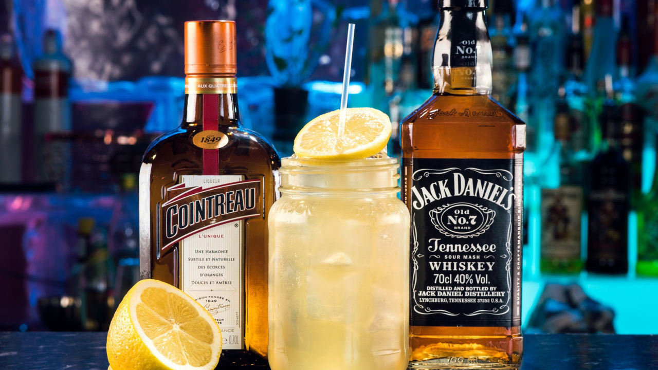 Fondo de pantalla Cointreau and Jack Daniels 1280x720