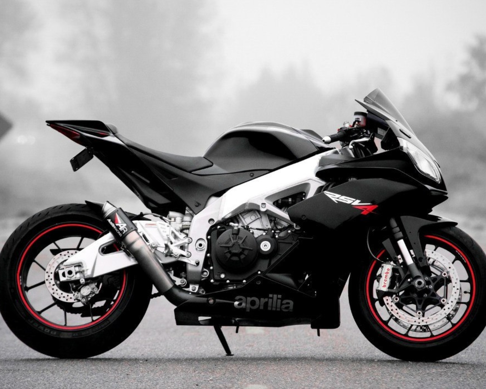 Aprilia RSV4 screenshot #1 1600x1280