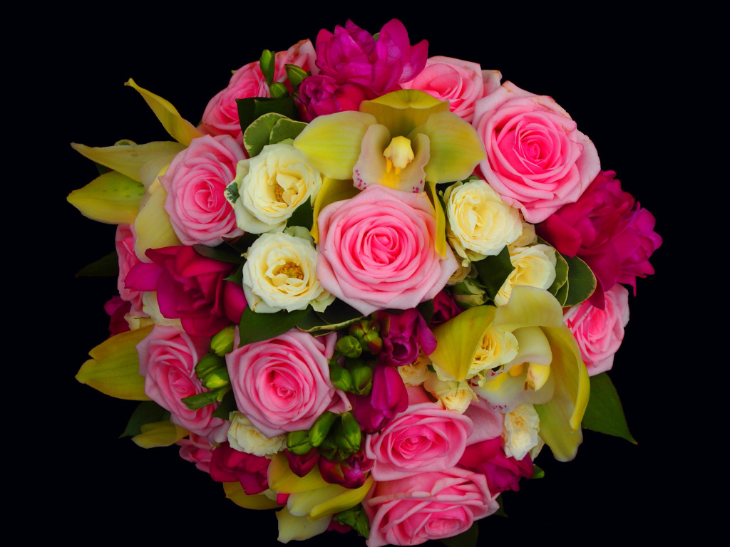 Fondo de pantalla Bouquet of roses and yellow orchid, floristry 1024x768