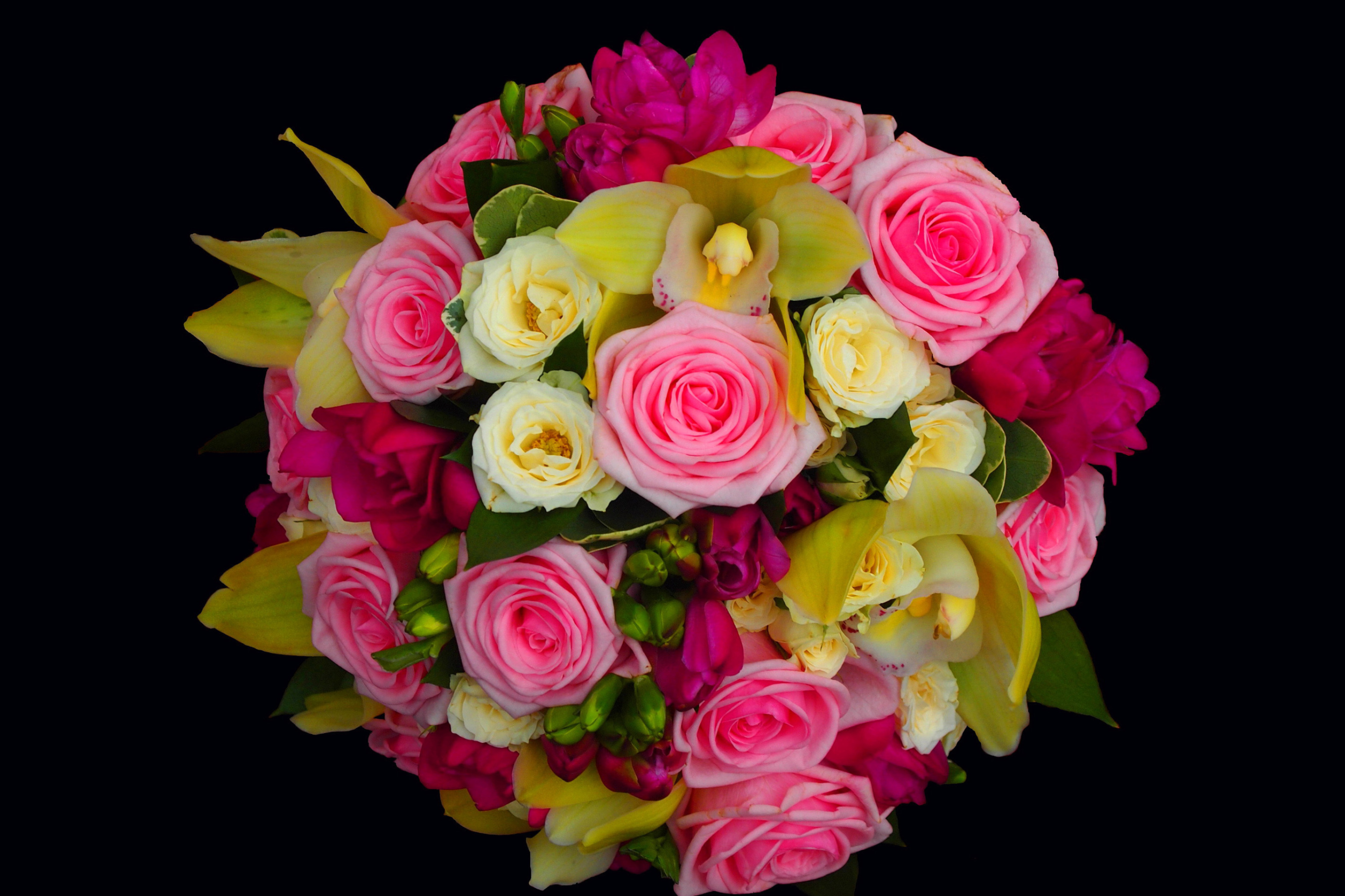 Bouquet of roses and yellow orchid, floristry wallpaper 2880x1920